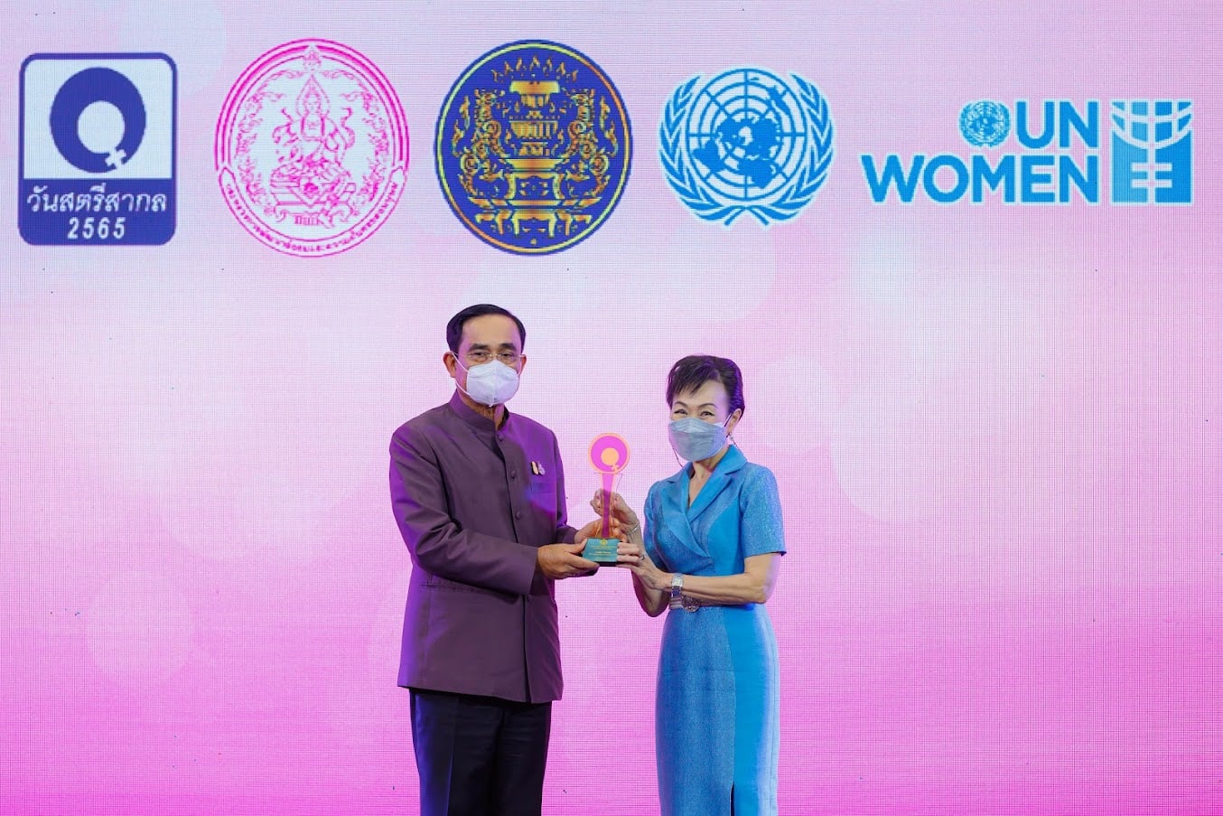 Mrs. Pimjai Leeissaranukul, the Executive Chairman of IRC received the Outstanding Business Woman Award 2022